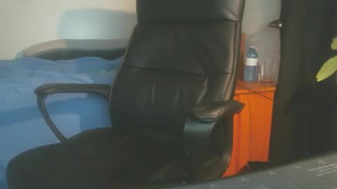 shyboyhugecum2020 online show from May 11, 3:08 am