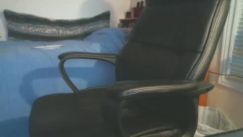 shyboyhugecum2020 online show from May 4, 12:12 am