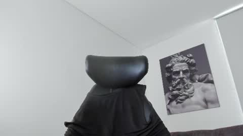 simon_leon01 online show from July 17, 11:11 pm