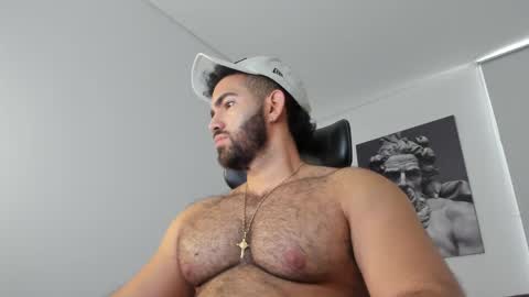 simon_leon01 online show from April 30, 10:36 pm