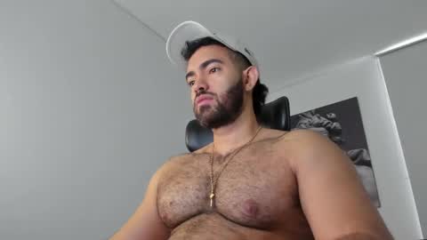 simon_leon01 online show from April 28, 11:37 am