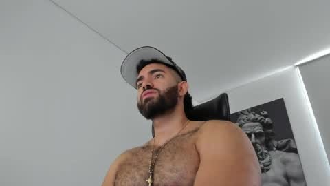 simon_leon01 online show from May 17, 4:25 pm