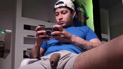 sky_wild online show from August 2, 5:50 am