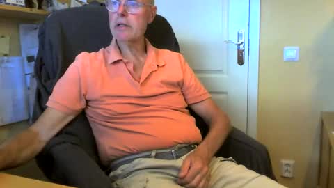 snickarn335731 online show from June 7, 4:36 pm