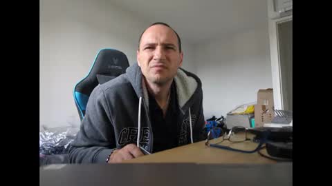 stickolive1 online show from May 12, 8:23 am
