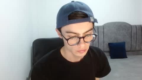 stiv_grant online show from May 9, 1:28 am