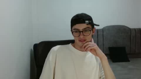 stiv_grant online show from May 8, 1:06 am