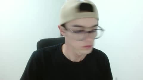 stiv_grant online show from May 5, 1:40 am