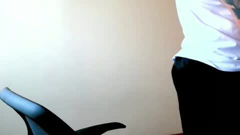 stiven253958 online show from May 6, 5:02 pm