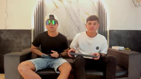 friends online show from May 2, 4:26 am