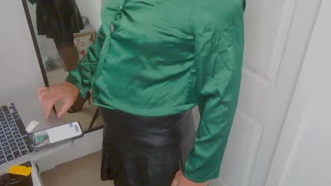 stockings_stockings online show from May 31, 12:05 pm