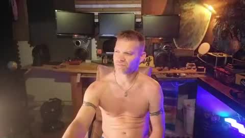 Str8 online show from July 7, 7:23 am