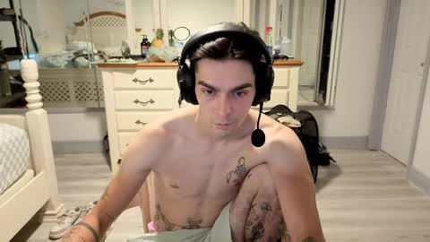 str8whiteboy21 online show from May 11, 2:56 pm