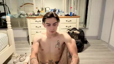 str8whiteboy21 online show from May 11, 4:04 pm