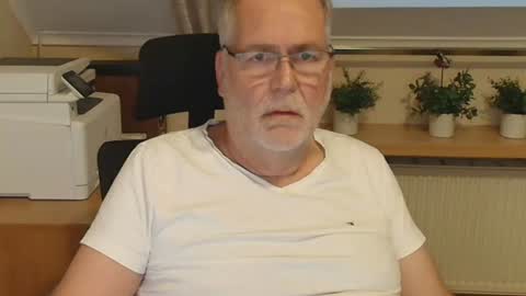 subbear1968 online show from July 5, 7:54 pm