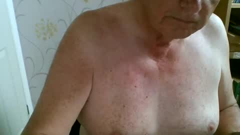 suffolkboy4 online show from June 15, 7:06 pm