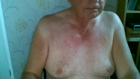 suffolkboy4 online show from July 8, 7:51 pm