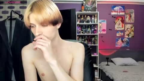 kira online show from June 15, 5:38 pm