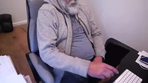 tallguy4unow online show from May 5, 7:58 pm