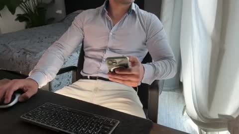 tarquit8 online show from June 14, 1:13 pm