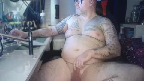 Tattooeddilf 01 online show from April 28, 12:38 am