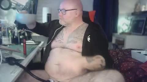 Tattooeddilf 01 online show from April 25, 9:12 pm