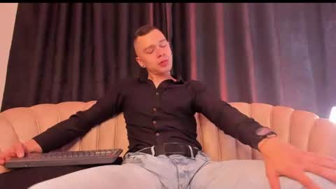 tayler_milers online show from June 12, 3:49 am