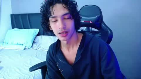 Tayron online show from June 14, 3:58 pm