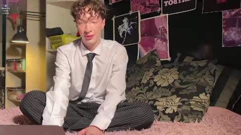Yan     online show from May 22, 6:13 pm