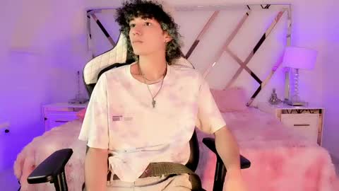 thanier_18 online show from May 3, 7:27 pm