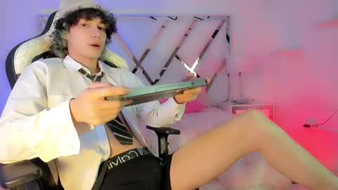 thanier_18 online show from May 1, 9:50 pm