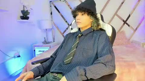thanier_18 online show from May 16, 8:18 pm