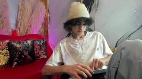 thanier_18 online show from June 8, 3:18 am