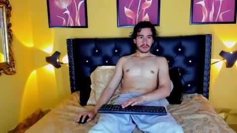 theo_riviera online show from May 20, 1:50 pm