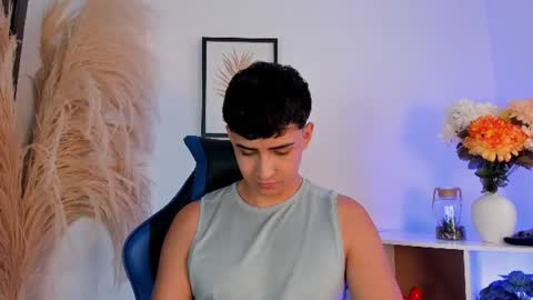 Thiago  online show from July 14, 9:10 pm