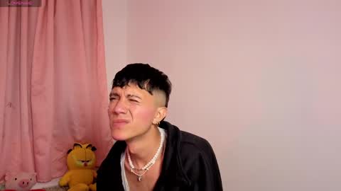 thiago_n_sam online show from April 8, 6:13 am