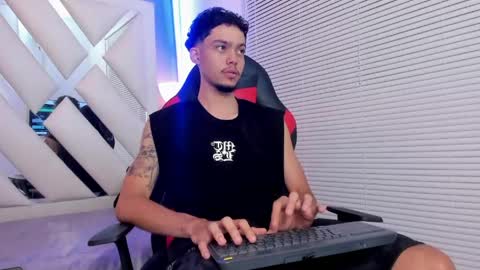 Thiago online show from June 4, 7:53 pm