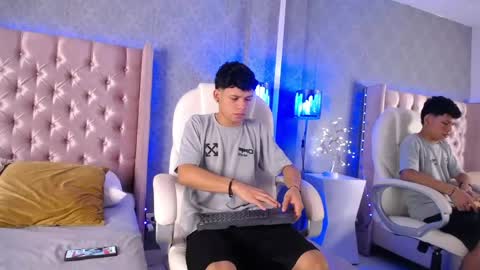 T H I A G O online show from June 4, 4:40 am