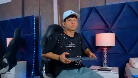T H I A G O online show from May 27, 3:36 am