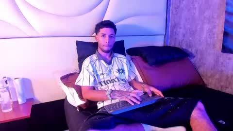 ThiagoFerreti online show from May 4, 4:03 am