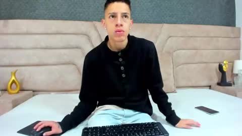 Thiago   online show from June 16, 1:24 pm