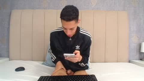 Thiago   online show from June 10, 1:12 pm
