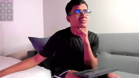 thiagovega_ online show from August 3, 9:04 am