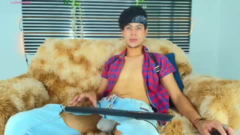 Thiago Saenzz online show from May 5, 5:02 pm