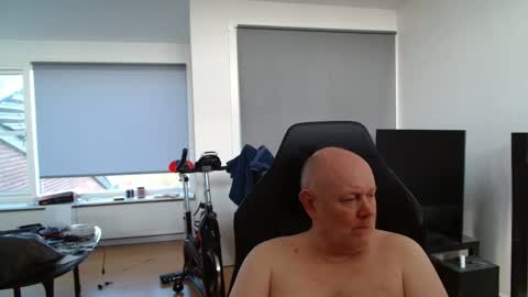 thomas315627 online show from May 5, 6:26 am