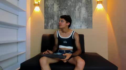thomas online show from April 27, 7:30 pm