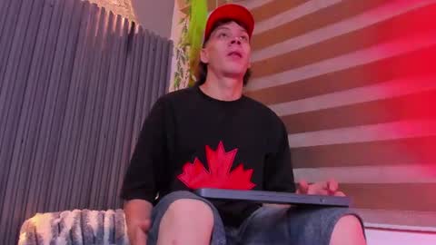 thomas_woolf online show from July 18, 12:43 pm