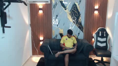 thomson_hot01 online show from June 24, 5:43 am