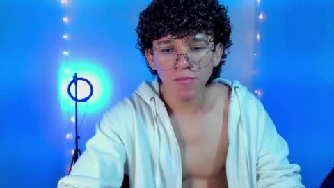Tom Blue online show from May 4, 4:53 pm