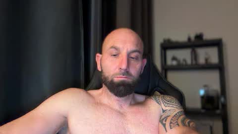 Thomas Fit online show from May 1, 9:39 pm